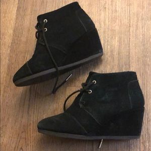 Toms Women’s Desert Wedge